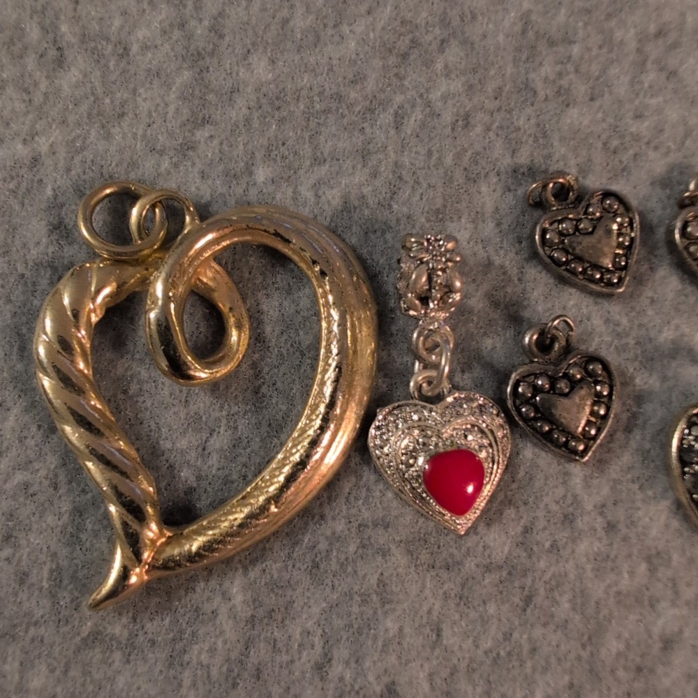 Valentine Lot of 8 Heart Charms and 1 Pair of Lips Charm for Jewelry Making - Picture 2 of 4